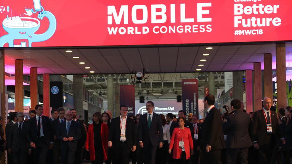 Soraya intenta transmitir tranquilidad en el MWC ante la amenaza de Dubái