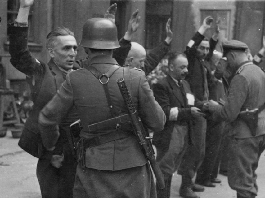 Una escena del gueto de Varsovia.