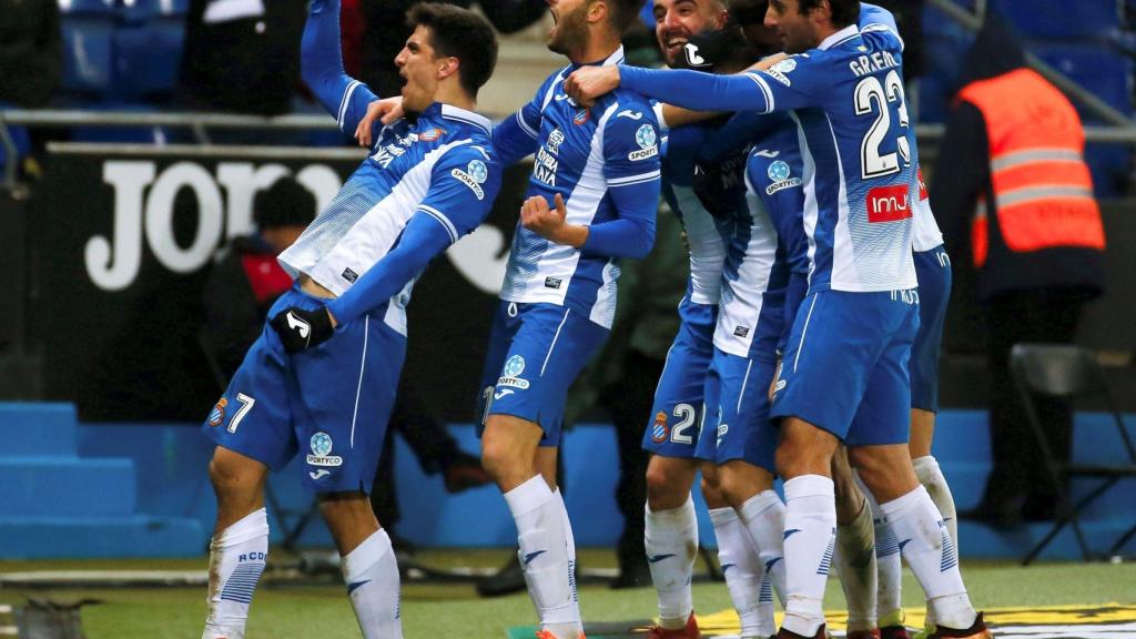 Los jugadores del Espanyol celebran el gol de Gerard Moreno al Real Madrid.