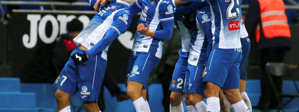 Los jugadores del Espanyol celebran un gol.