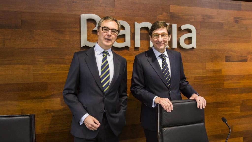 A la derecha, José Ignacio Goirigolzarri, presidente de Bankia, junto a José Sevilla, consejero delegado.