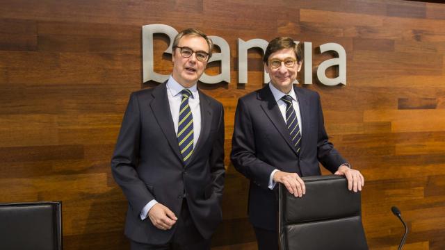 A la derecha, José Ignacio Goirigolzarri, presidente de Bankia, junto a José Sevilla, consejero delegado.