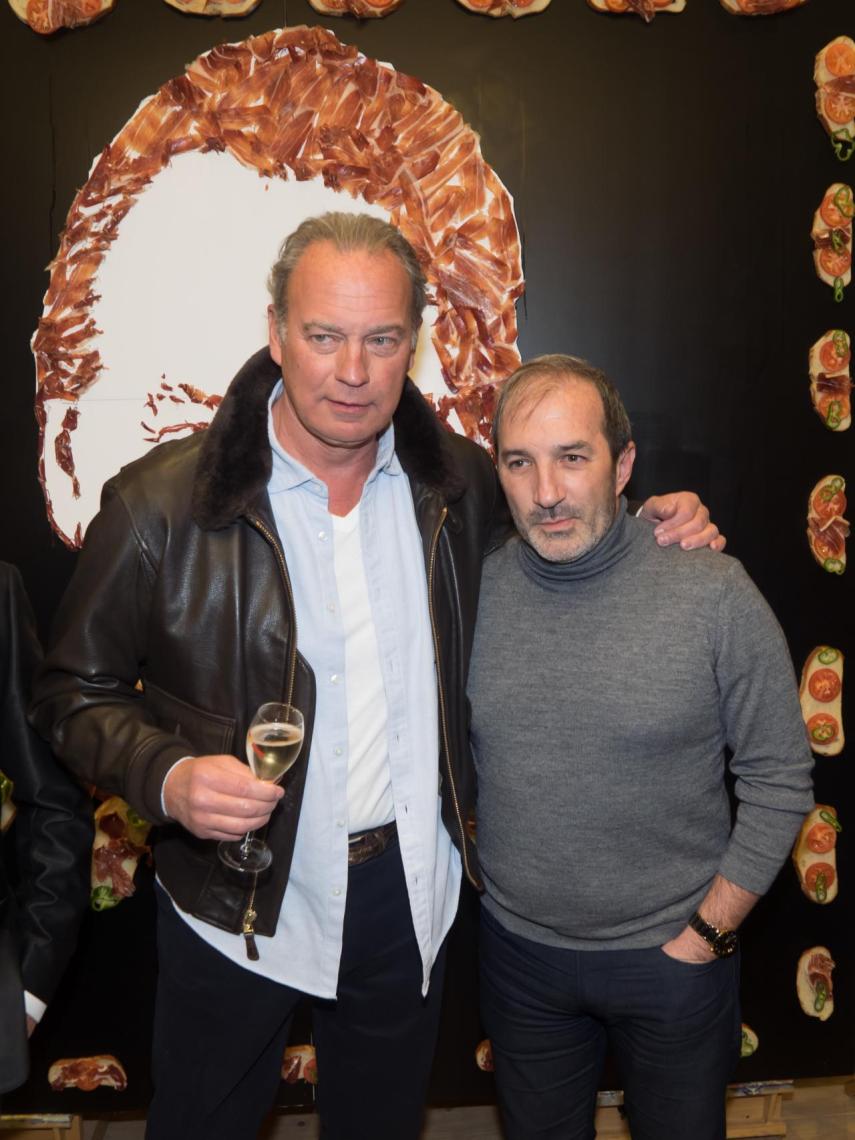 Bertín Osborne en su bar.