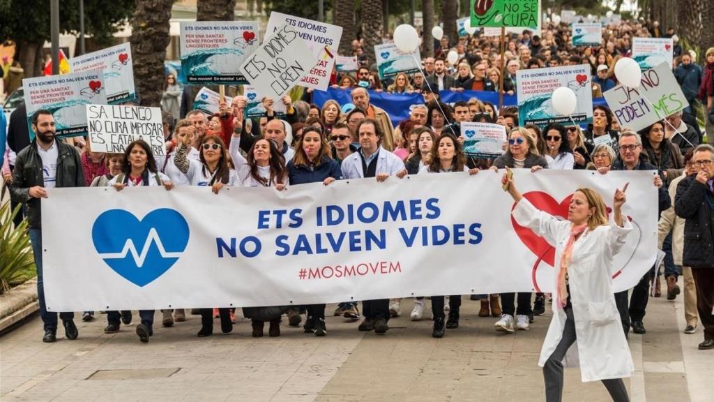 Manifestación de la plataforma Mos Movem contra el decreto sanitario del Gobierno de Armengol.