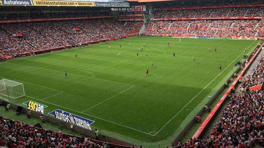 El Molinón durante un Sporting de Gijón-Barça.