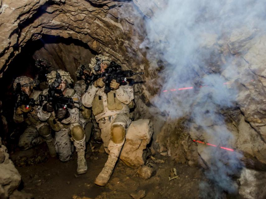 Entrenamiento de la Legión en zonas subterráneas.