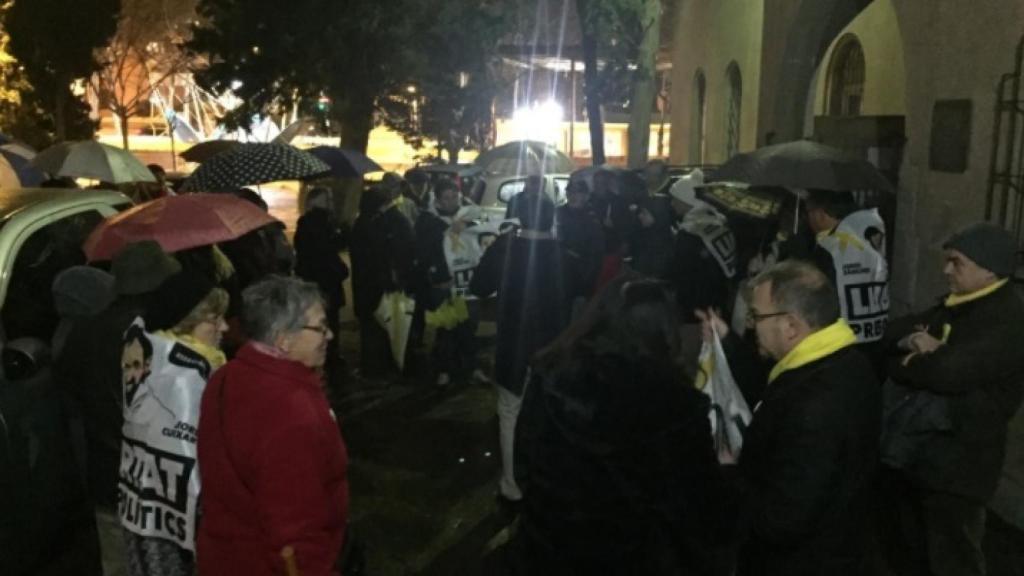 Acto de inicio de la huelga de hambre en la puerta del convento de los capuchinos.