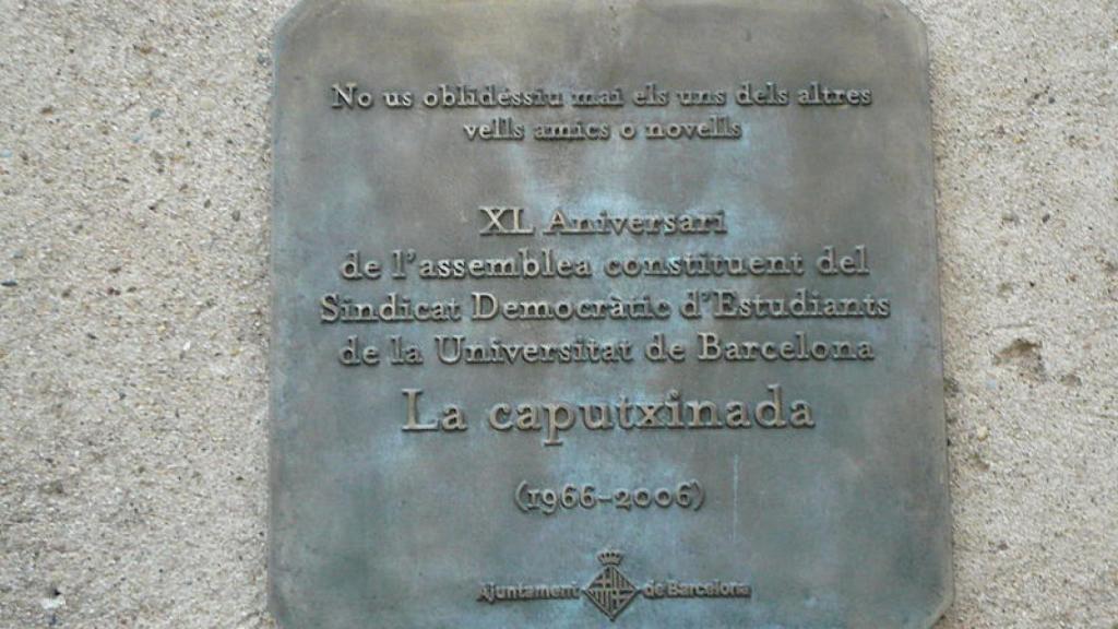 Placa conmemorativa de la capuchinada en el convento.