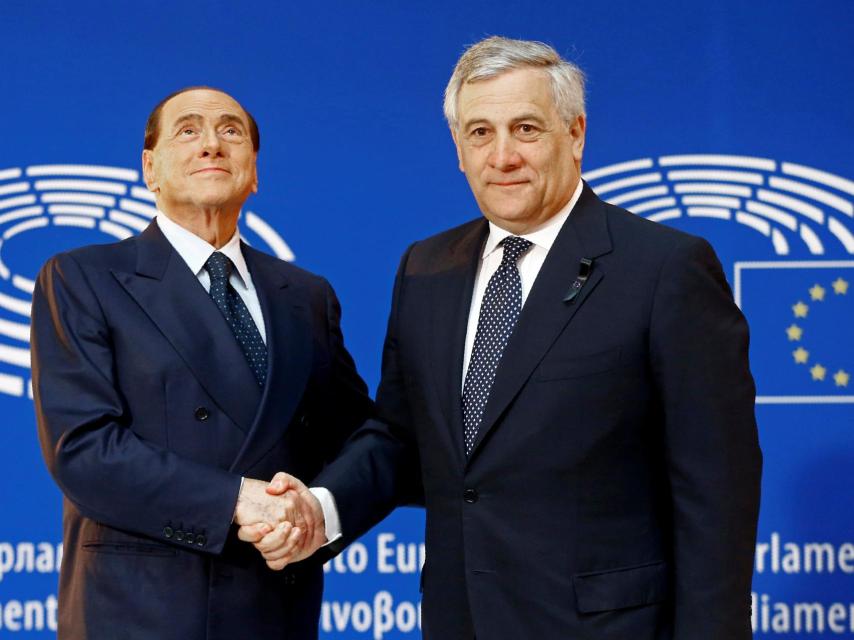 Berlusconi junto al presidente de la Eurocámara, Antonio Tajani, favorito para primer ministro