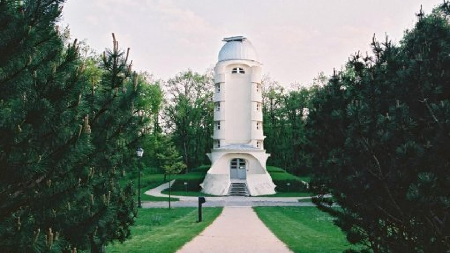 Image: La Relatividad en la Torre Einstein