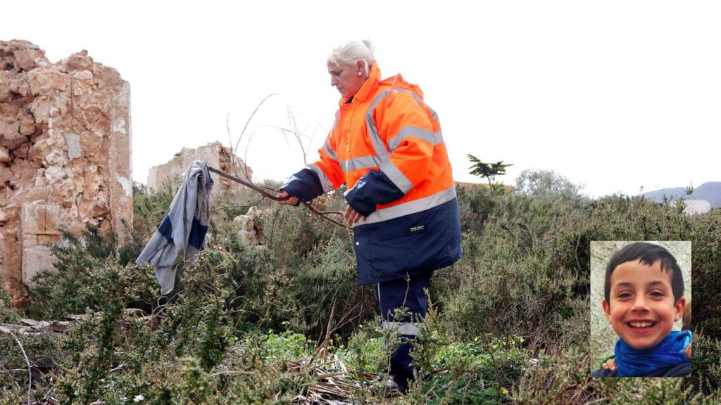 El dispositivo de búsqueda que intenta localizar al menor desaparecido. A la derecha de la imagen, el pequeño Gabriel.