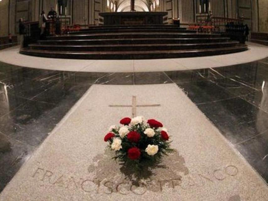 Interior del Valle de los Caídos, con la tumba de Franco.