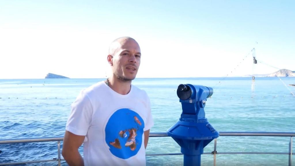 El británico Howard George Stirrup en uno de los miradores de Benidorm.