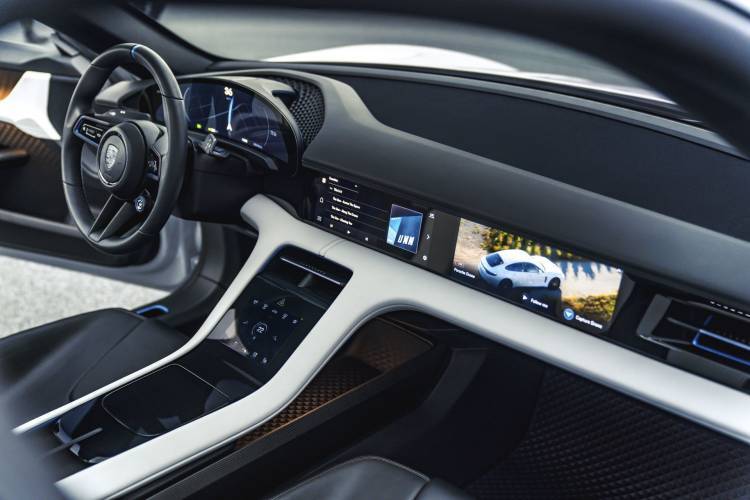 porsche mission e cross turism interior pantallas