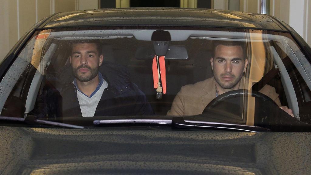 Miguel Torres y Roberto Jiménez saliendo del encuentro con Paula Echevarría.