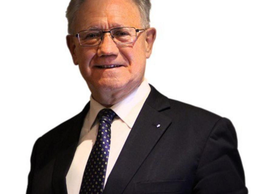 Manuel Torres Izquierdo es el adversario del actual gran maestro en estas elecciones.