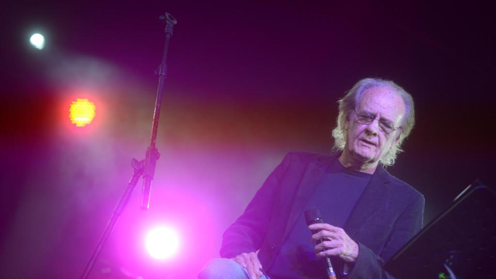 Luis Eduardo sobre el escenario.