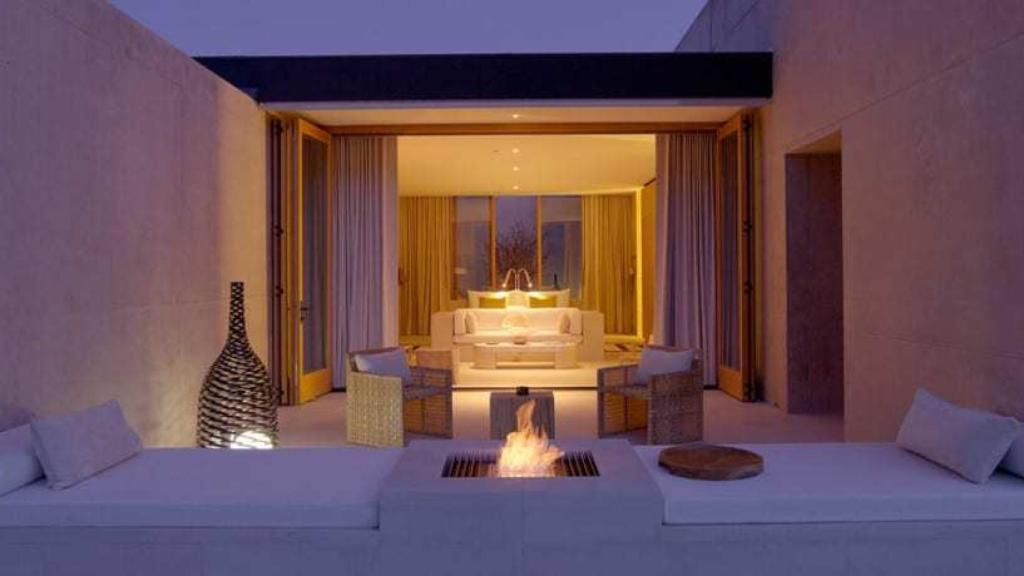 Desde el exterior vistas del interior de la suit.