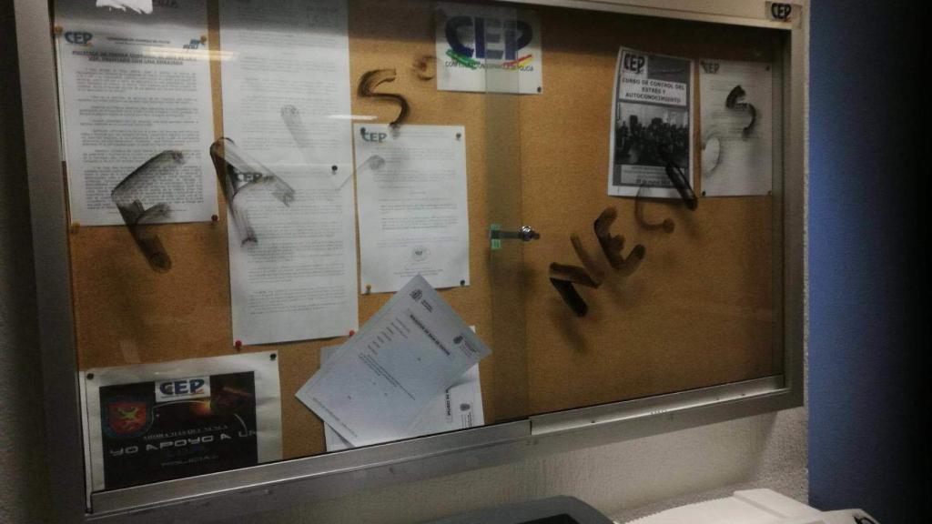 Los tablones de anuncios de algunos sindicatos en comisarías han sido atacados