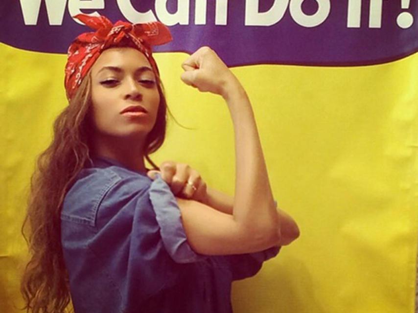 Beyoncé disfrazada de Rosie, remachadora.