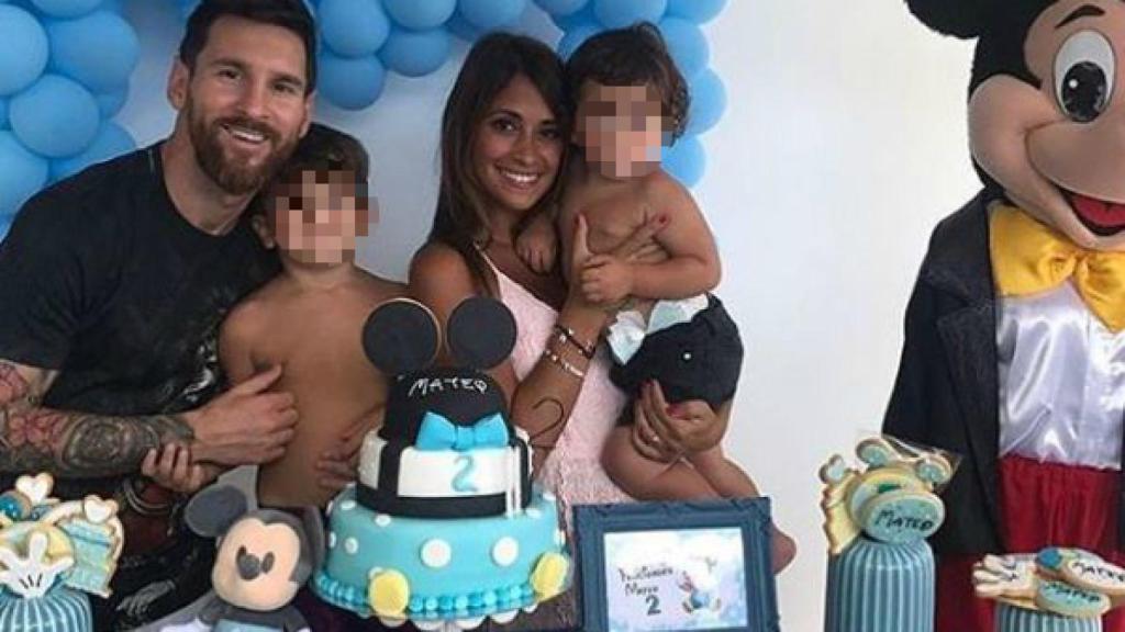 La familia al completa a falta del recién nacido Ciro.