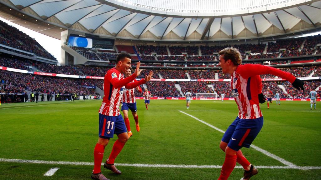 Griezmann y Correa celebran un gol.