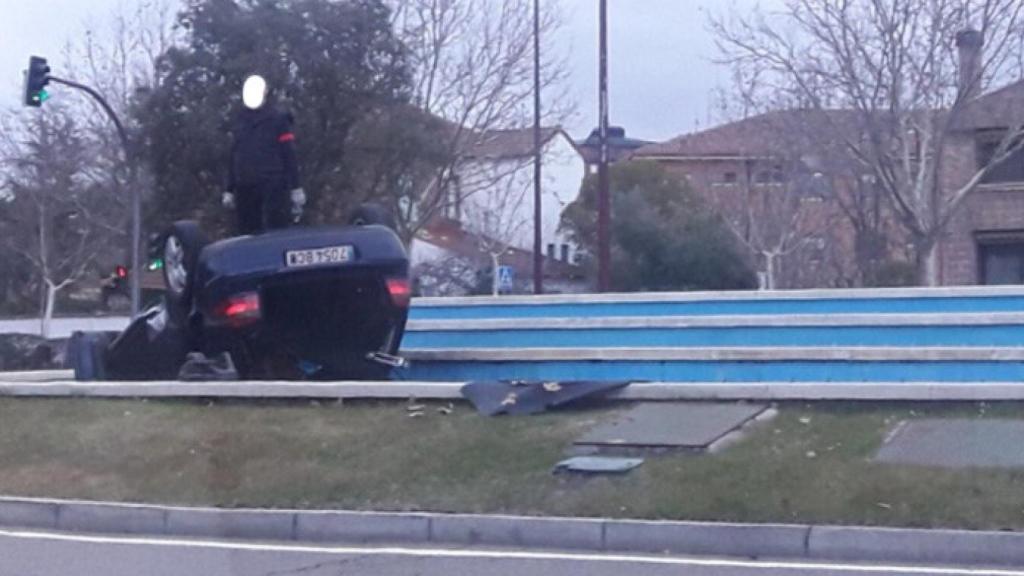 Valladolid-coche-vuelta-campana-policia