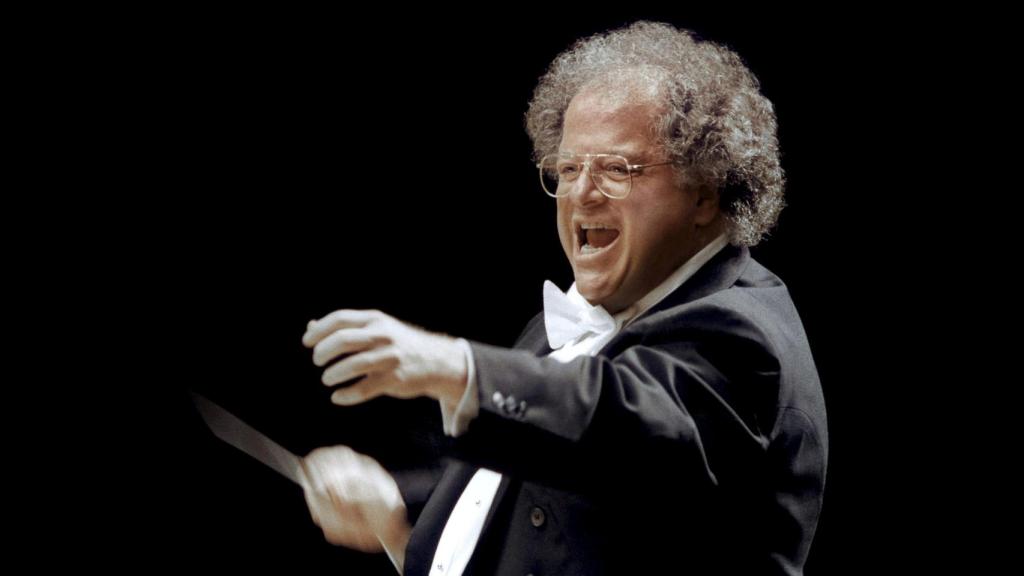El director James Levine en una imagen de 2001.