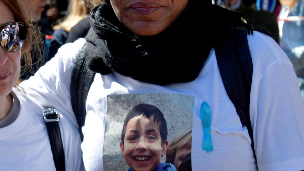 Ana Julia, en una manifestación de estas semanas, con una camiseta con la imagen de Gabriel.