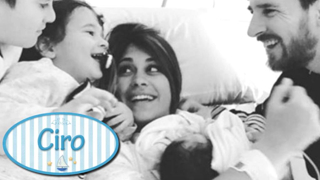 Messi y Antonella, rodeados de sus tres hijos.