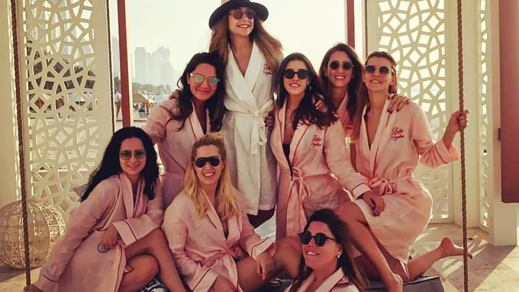 Foto del grupo de amigas en la despedida de soltera.