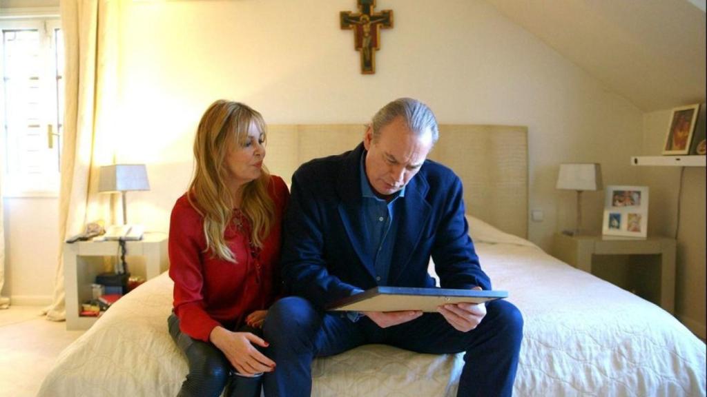 Ana Obregón y Bertín Osborne en la habitación de la actriz.