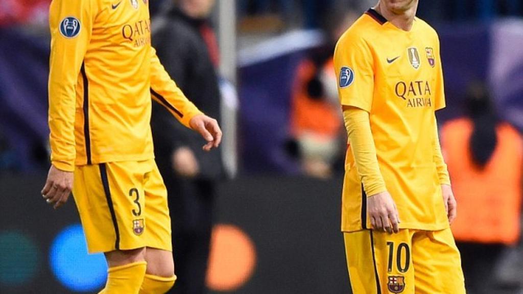 Messi y Piqué en la eliminación en cuartos del Barcelona ante el Atlético de Madrid (2016).