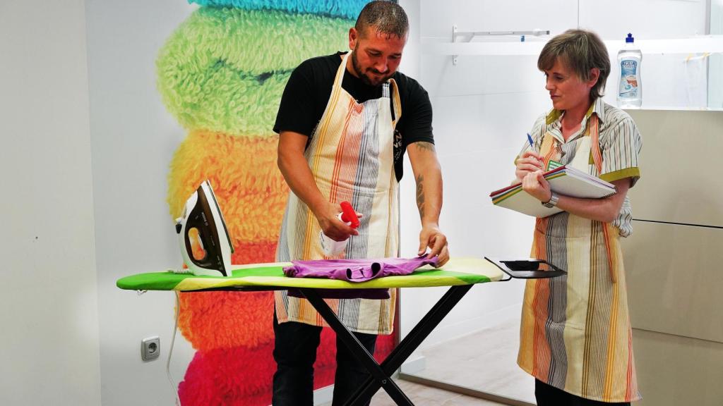 Enseñando al jefe a planchar. Y aprendiendo de cómo plancha.