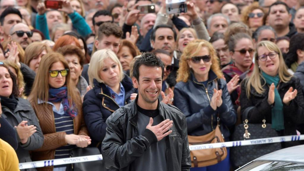 Ángel David Cruz, padre del niño asesinado, durante la misa funeral celebrada este martes en la Catedral de Almería.