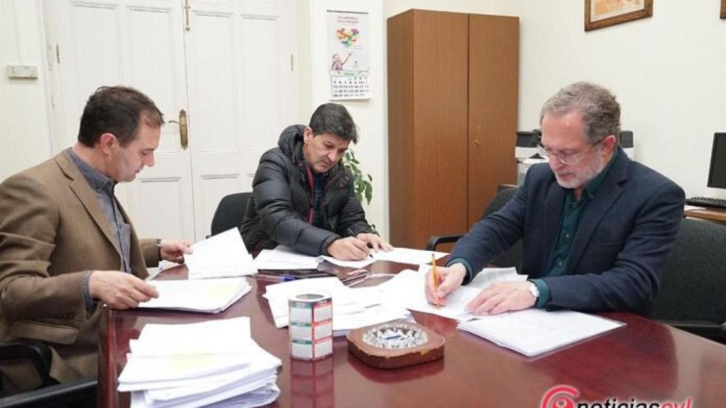 saravia firma contrato obras 1
