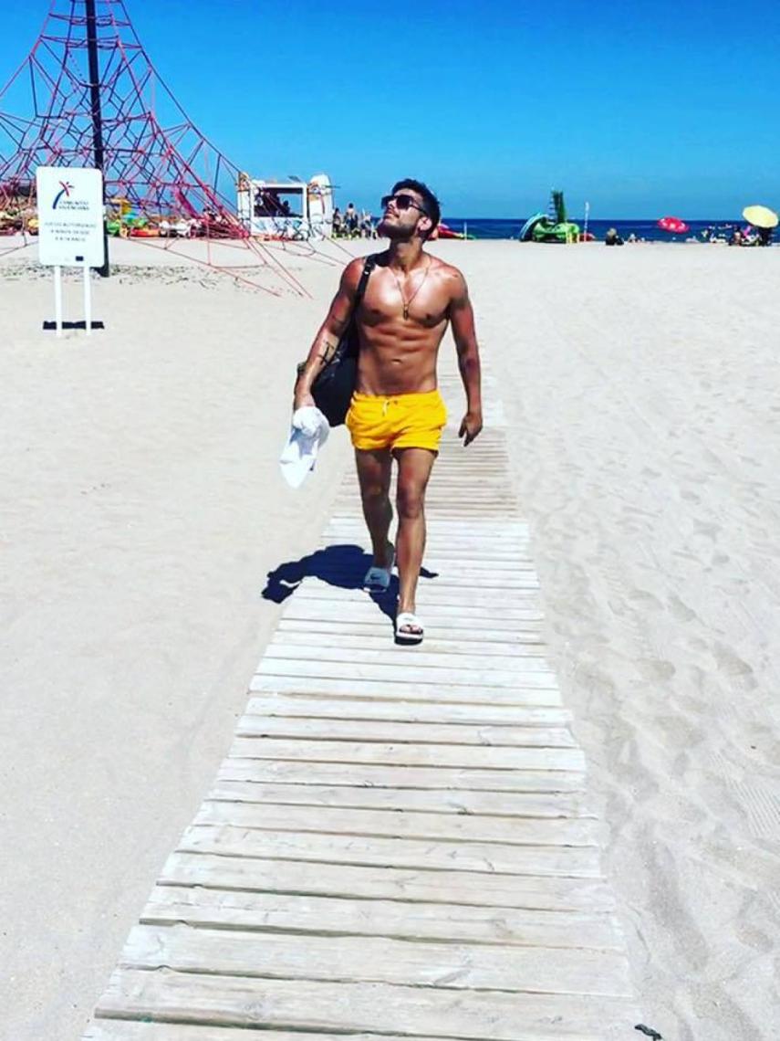 Álvaro disfrutando del sol.