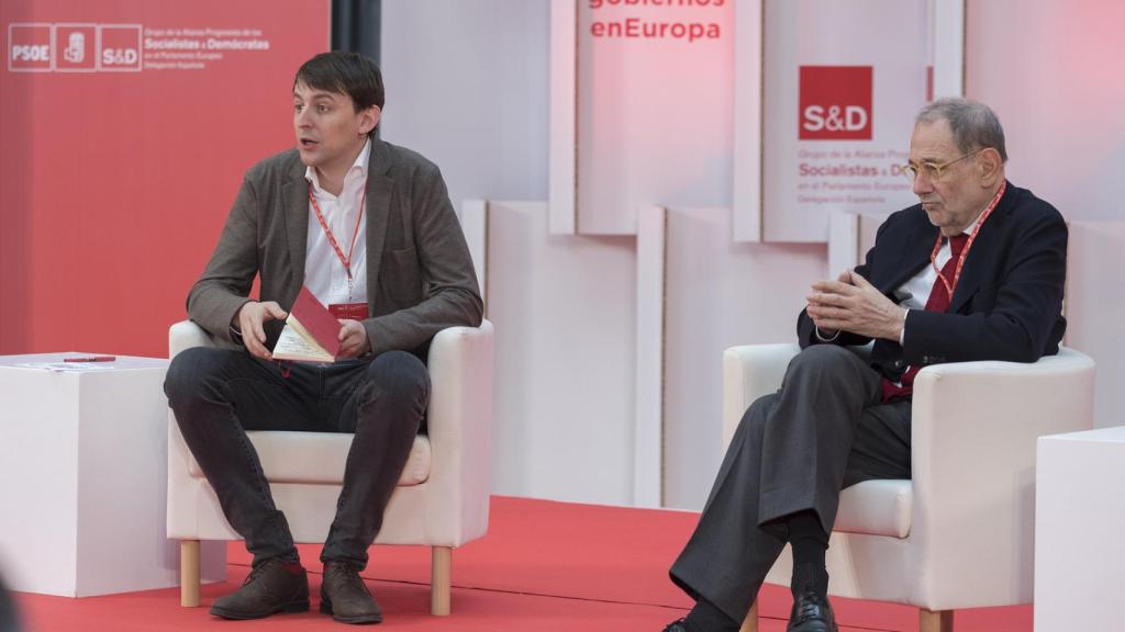 Javier Solana, este viernes en Madrid junto al eurodiputado Javi López.