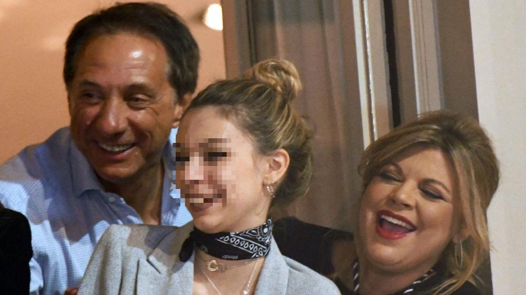 Alejandra junto a sus padres, Terelu y Alejandro Rubio.