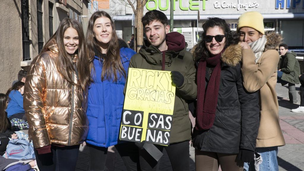 Seguidores de 'OT' en la cola del concierto.