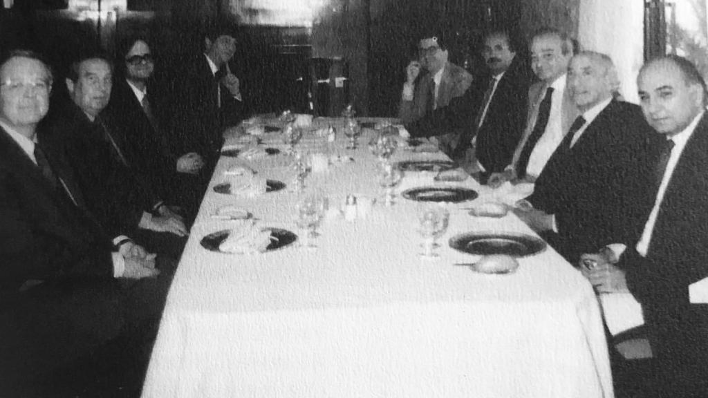 El jurado del premio reunido para deliberar en 1989