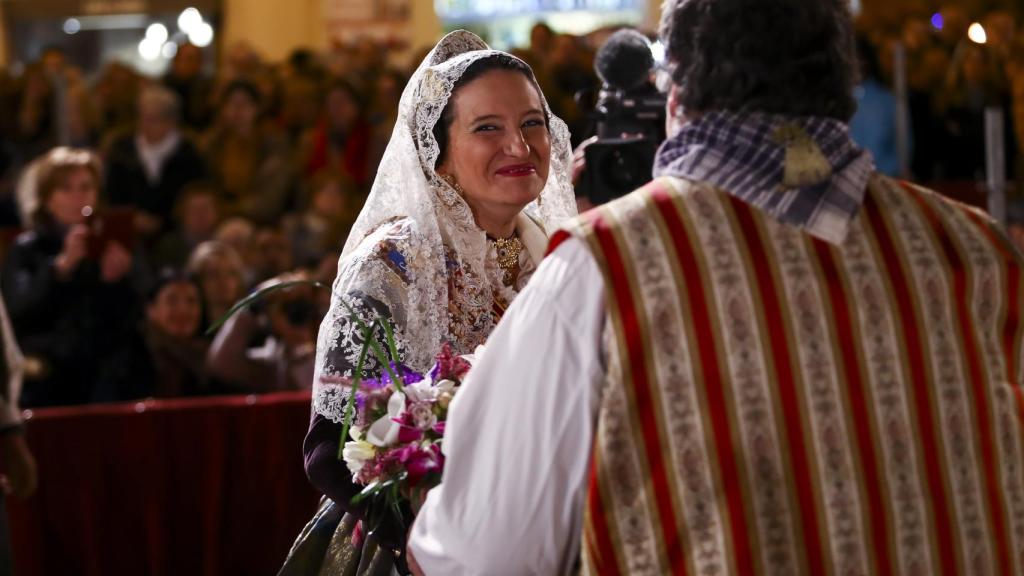 La líder de Compromís muy emocionada.