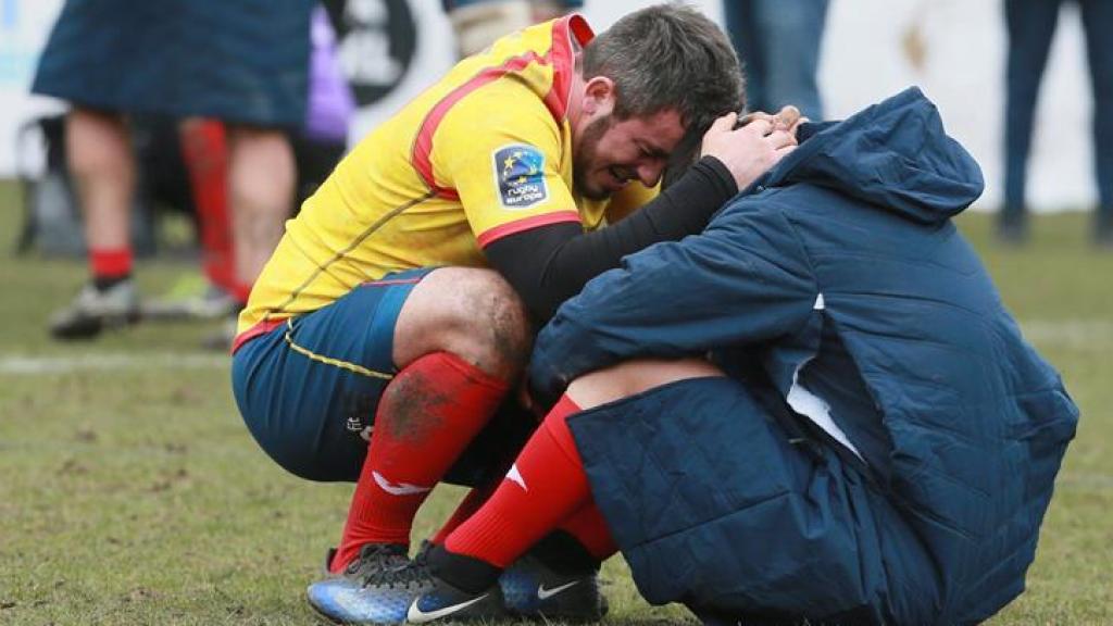 Los jugadores españoles lloran tras caer ante Bélgica.