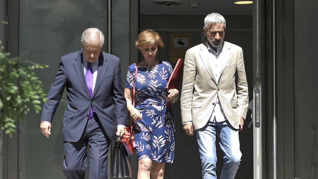 Imanol Arias a la salida del juzgado en 2016.