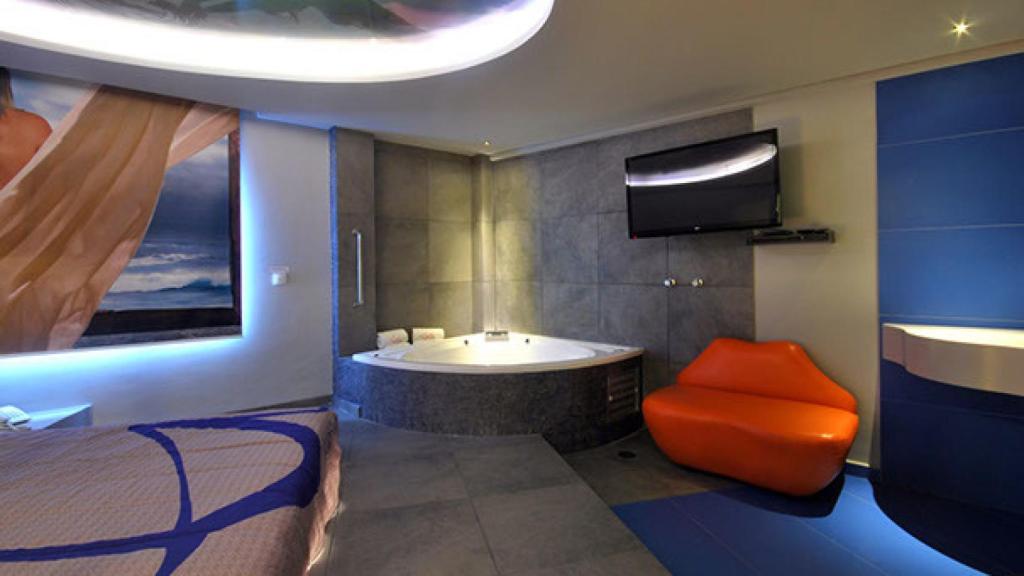 Habitación íntima de un hotel por horas en México