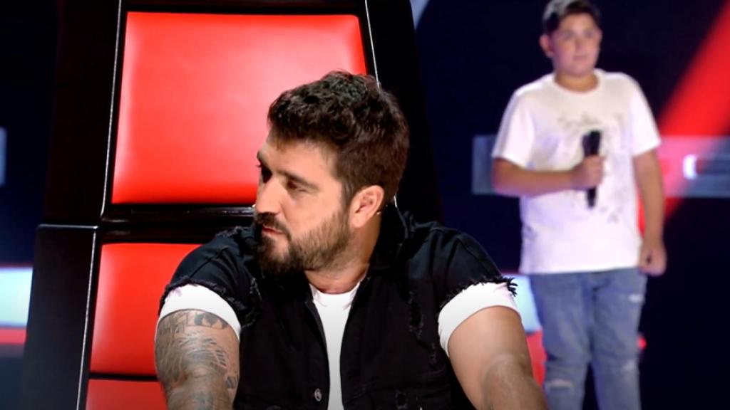 Antonio Orozco escuchando a Iván.