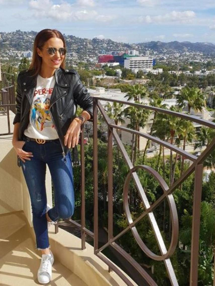 Paula disfrutando de las vistas desde su terraza.