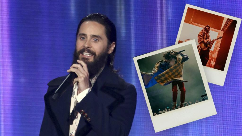 Jared Leto junto algunas prendas de Delpozo.