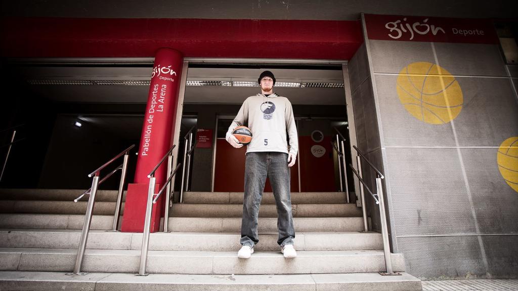 Lo mejor de Swift, según cuentan en Gijón, es su normalidad.