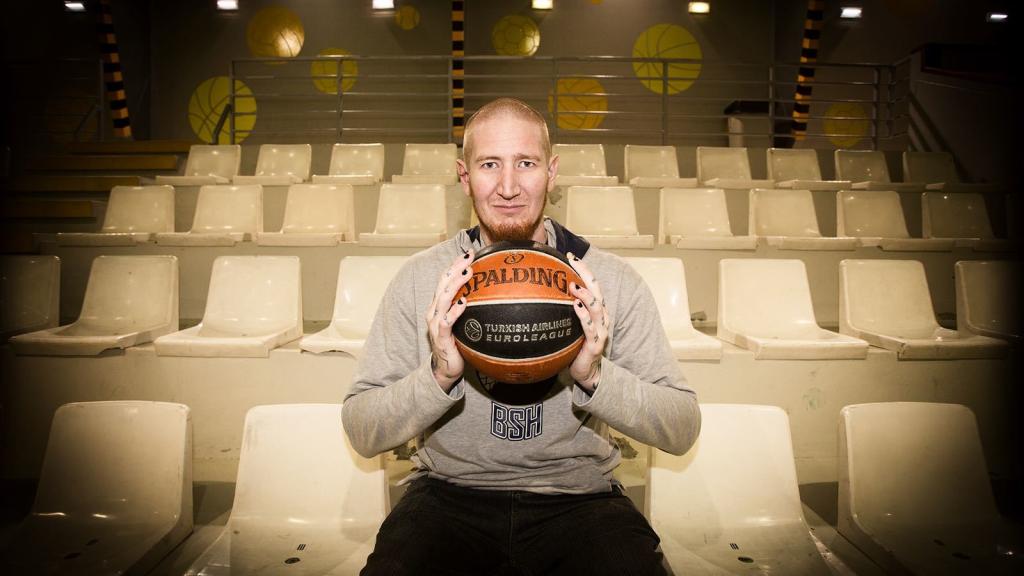 Robert Swift vuelve a nacer después de estar a punto de perderlo todo.